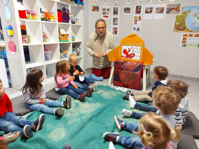 un conteur en classe maternelle